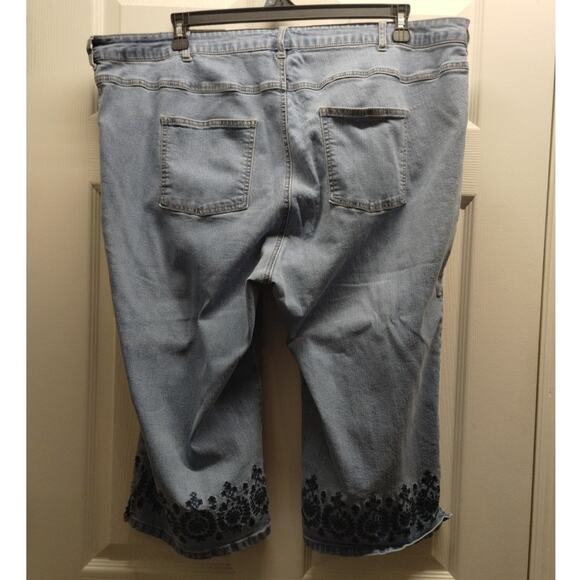 Woman Within Plus size 24W Petite Capri Light Wash Embroidered Blue Jeans - Picture 2 of 7